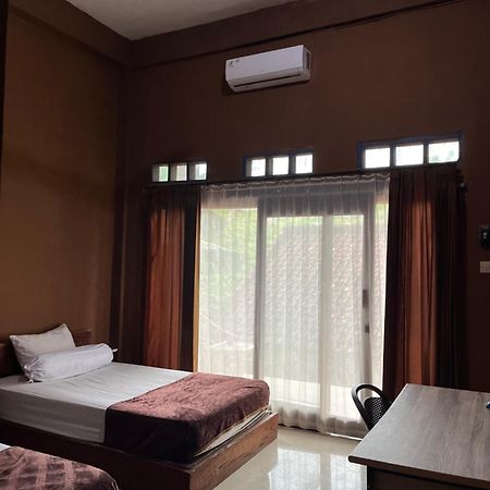 Fullmoon Homestay Kuta  Buitenkant foto