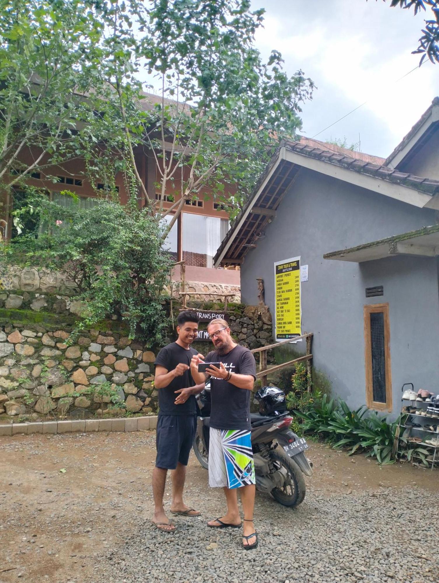 Fullmoon Homestay Kuta  Buitenkant foto