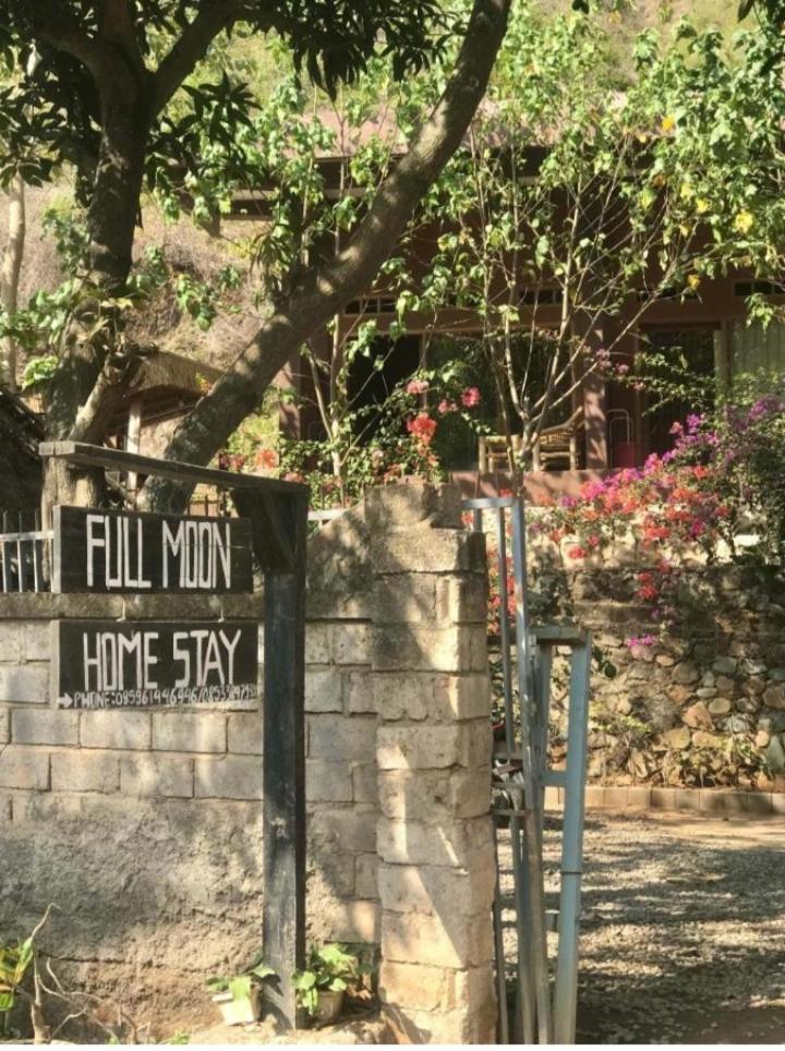 Fullmoon Homestay Kuta  Buitenkant foto