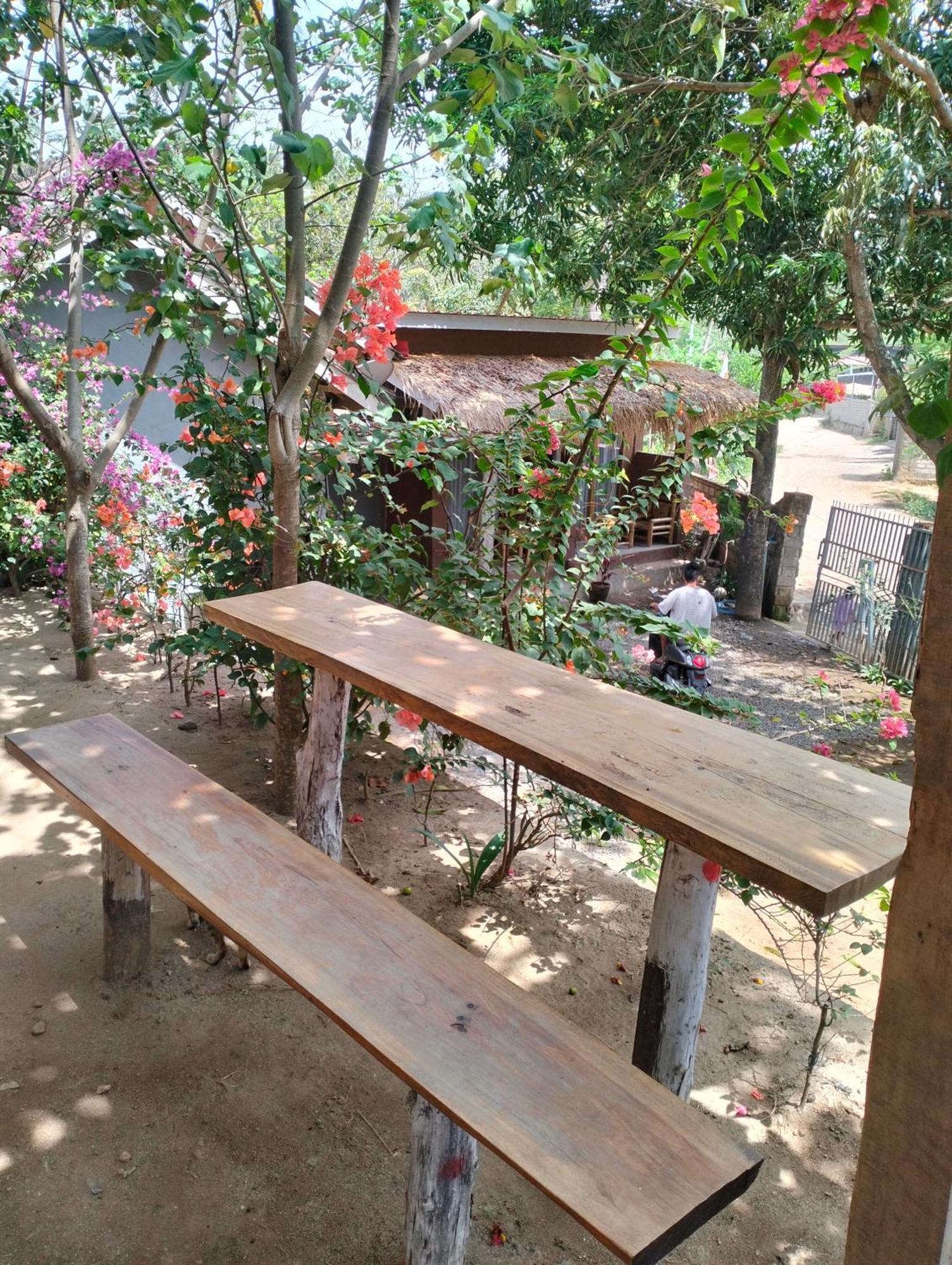 Fullmoon Homestay Kuta  Buitenkant foto