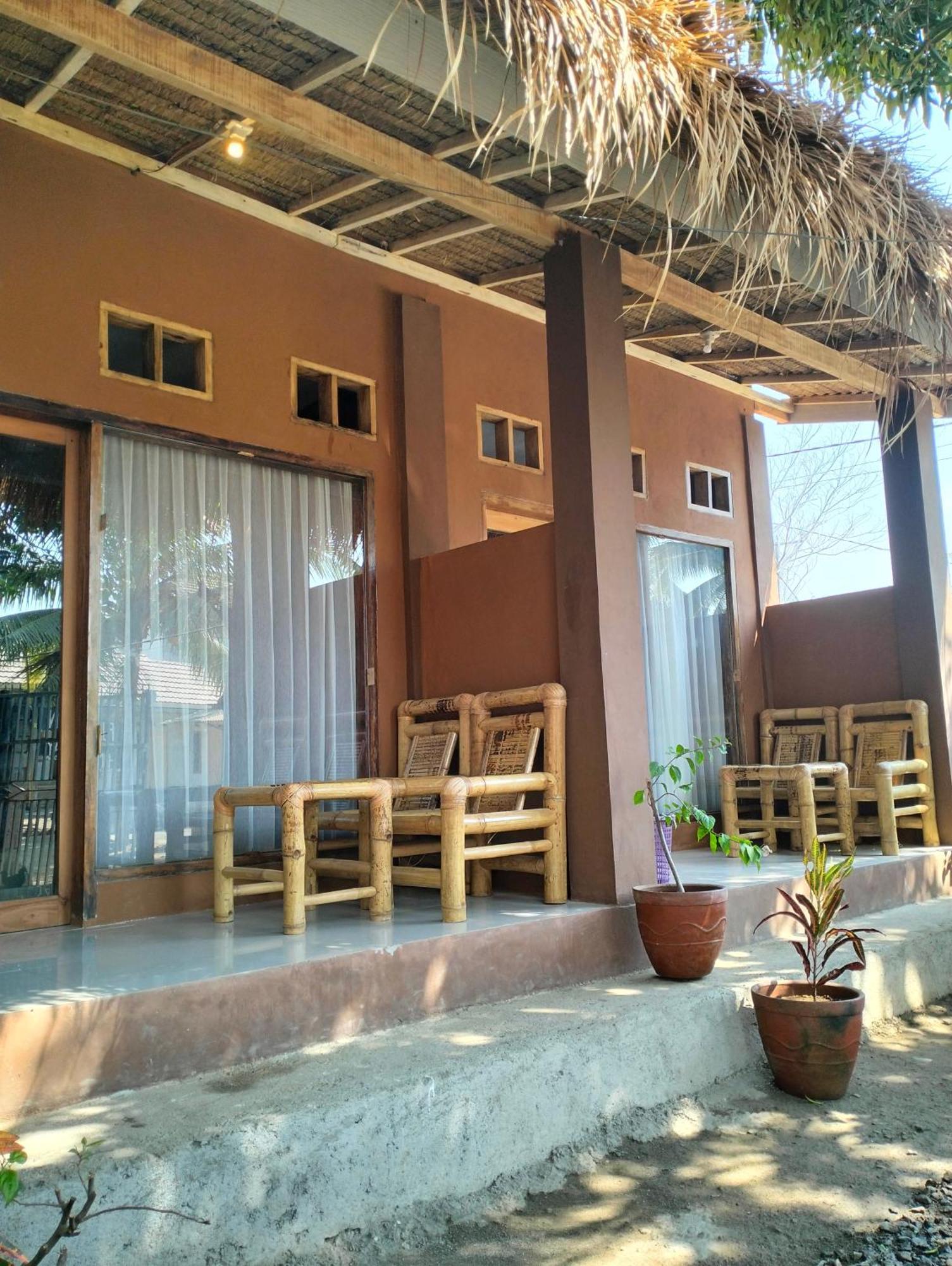 Fullmoon Homestay Kuta  Buitenkant foto