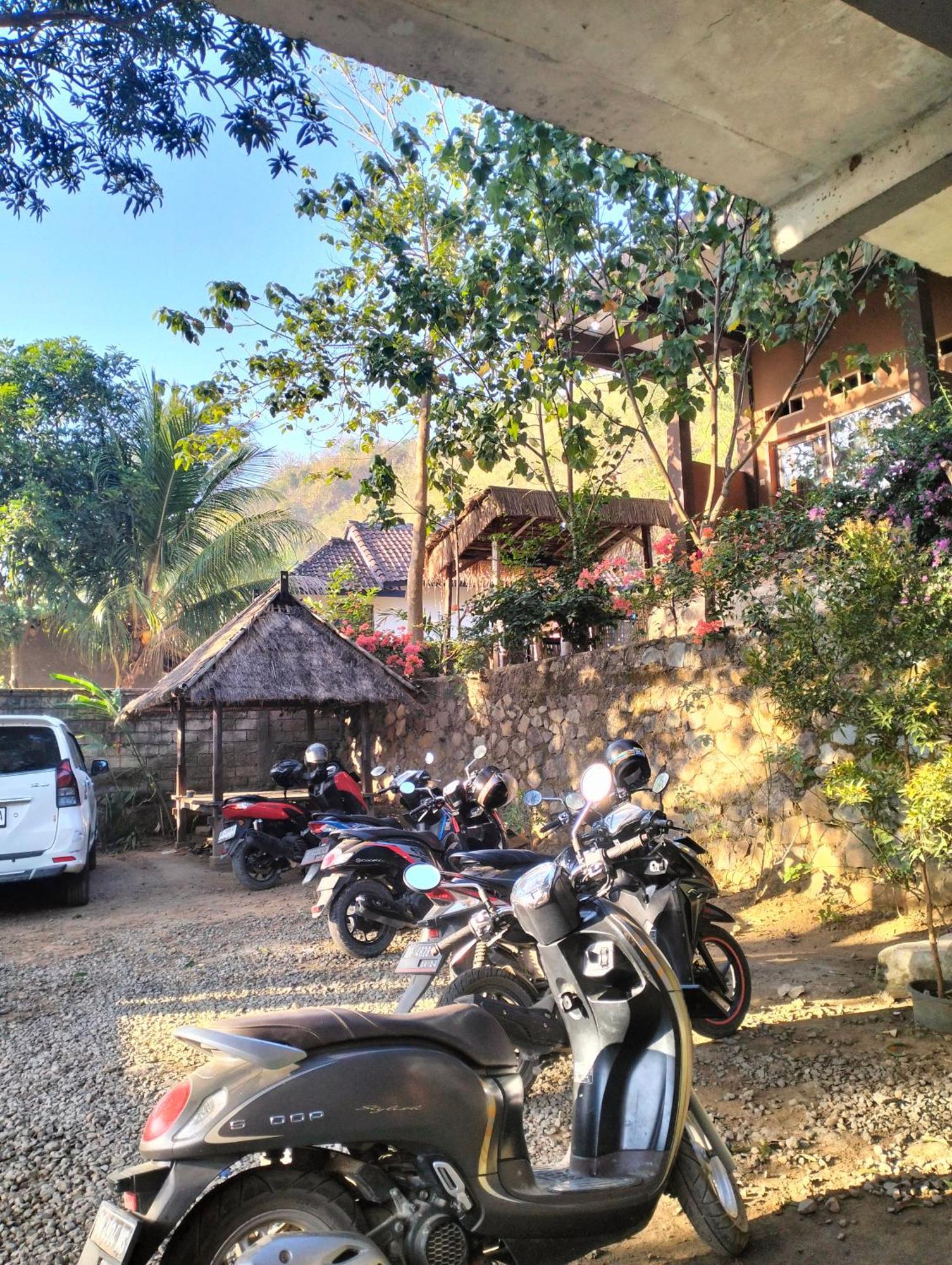 Fullmoon Homestay Kuta  Buitenkant foto