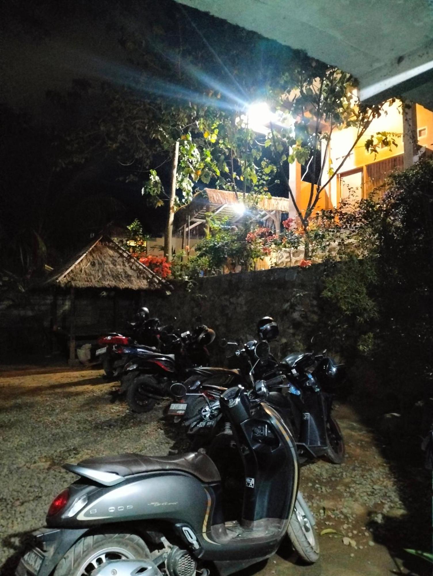 Fullmoon Homestay Kuta  Buitenkant foto