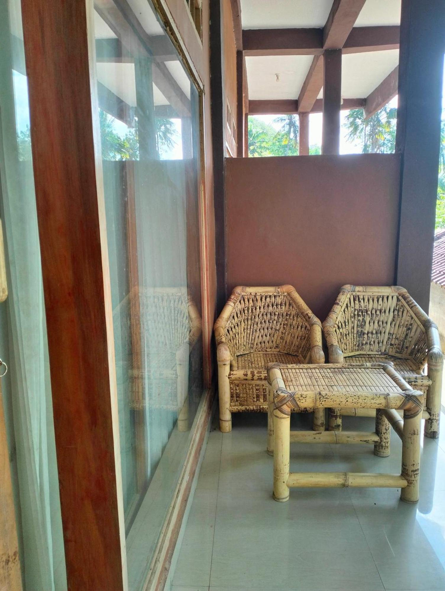 Fullmoon Homestay Kuta  Buitenkant foto