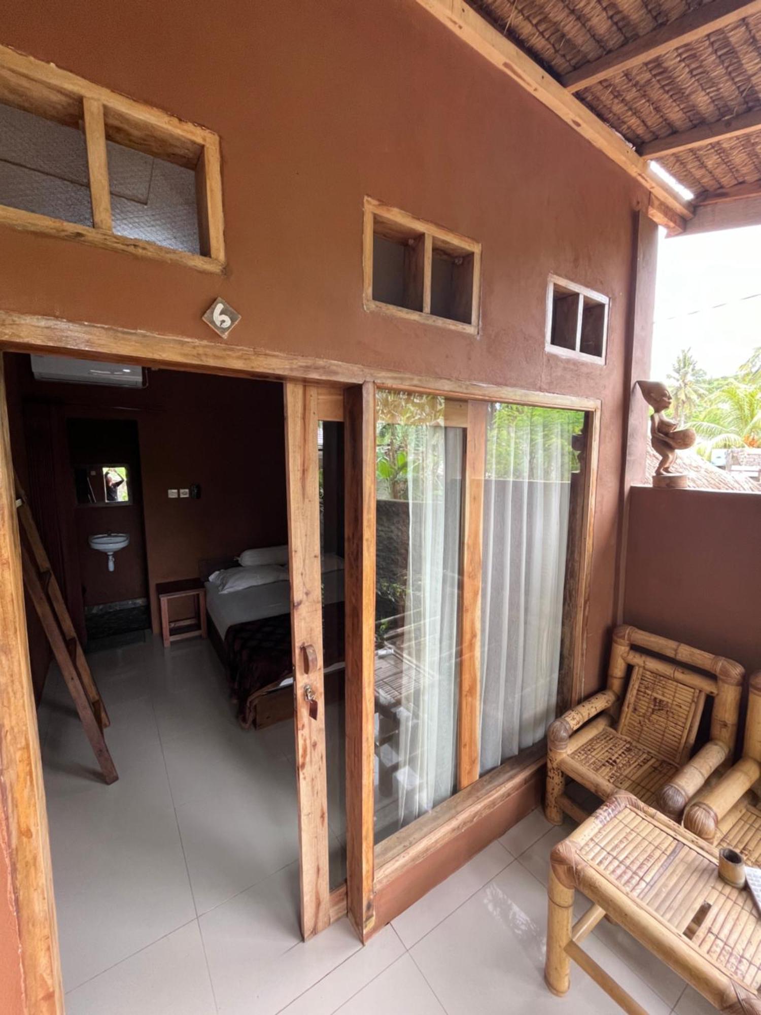 Fullmoon Homestay Kuta  Buitenkant foto