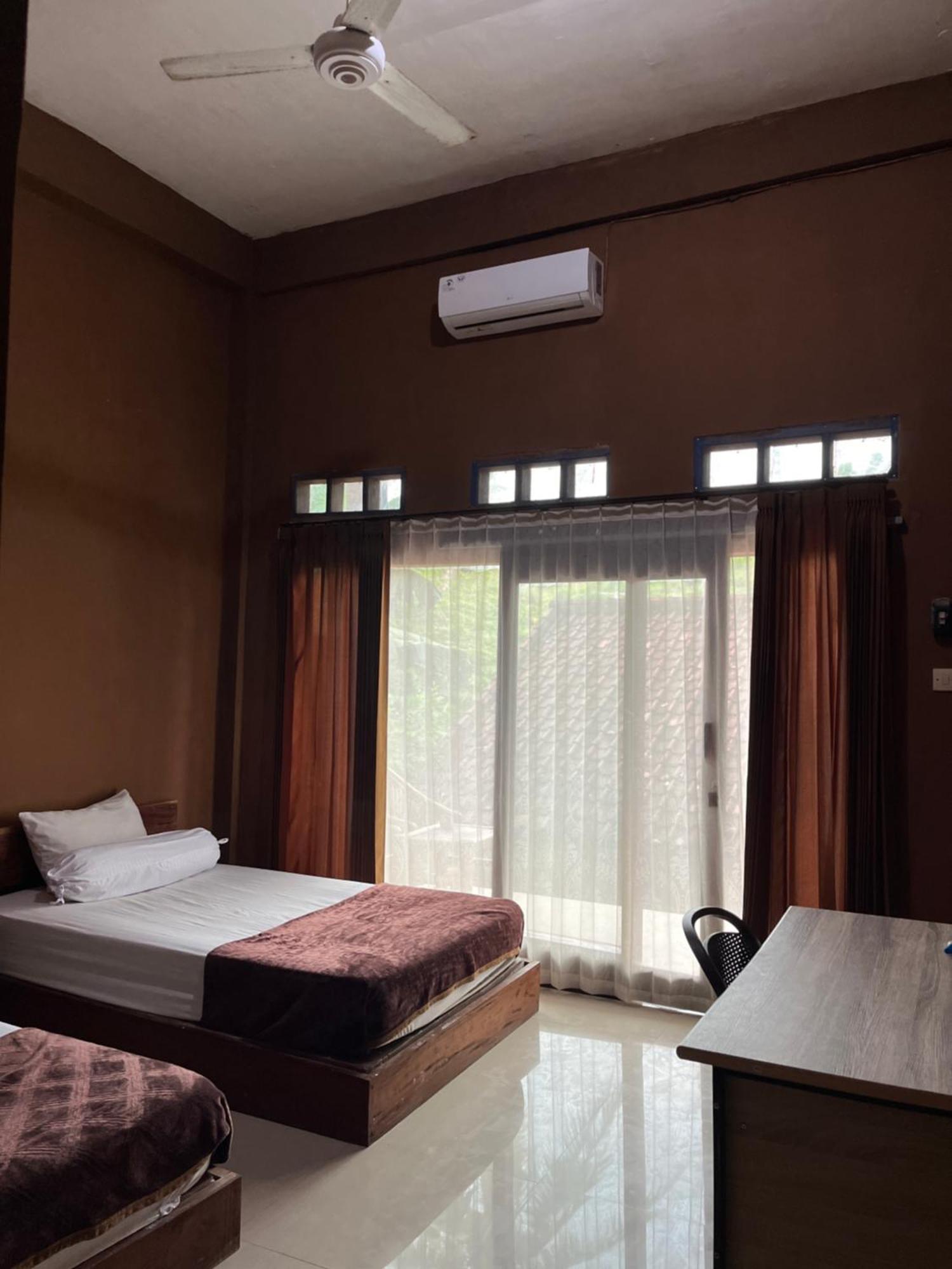 Fullmoon Homestay Kuta  Buitenkant foto