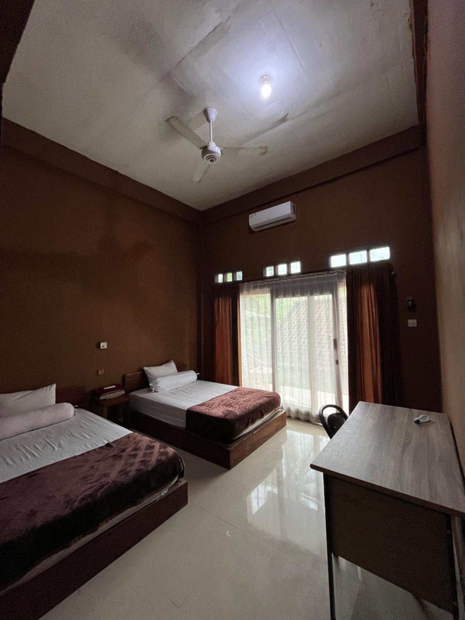 Fullmoon Homestay Kuta  Buitenkant foto